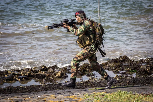 DEN HELDER, PAESI BASSI - 7 GIUGNO 2012: Forze speciali olandesi armate — Foto Stock