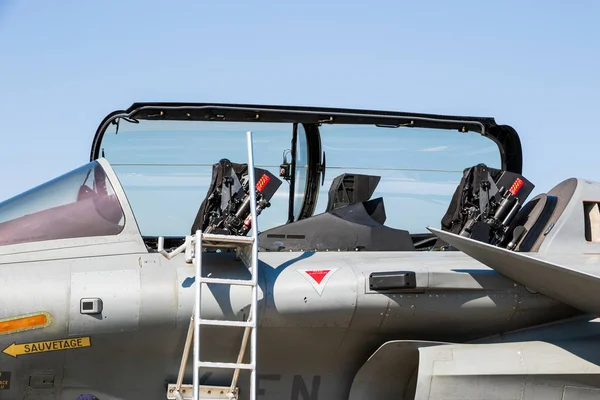 Vista do cockpit de um jato de caça Dassault Rafale da Força Aérea Francesa — Fotografia de Stock
