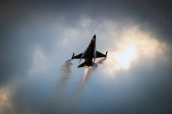 Бельгійський ВПС F-16 винищувачів jet — стокове фото