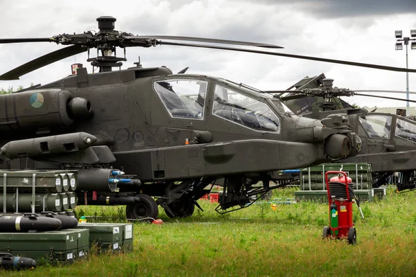 Gilze-Rijen, Holandia - 20 czerwca 2014: Ah-64 Apacze atakują Hel — Zdjęcie stockowe