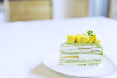 Mango meyve ve krep pasta. 