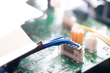 Bağlantı ya da Soket ve ana kartta ya da elektronik B 'de kablo