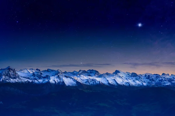 Doble exposición, vista panorámica del paisaje de los Alpes en Suiza — Foto de Stock
