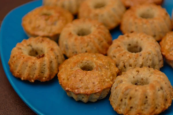 Mavi tabakta cupcakes