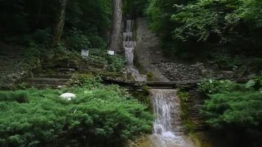 Merdiven adım şelale Gelendzhik içinde