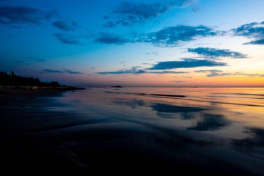 Gölde güzel bir akşam sahnesi