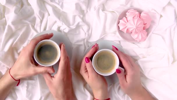 Καφές Στο Κρεβάτι Επιλεκτική Εστίαση — Αρχείο Βίντεο