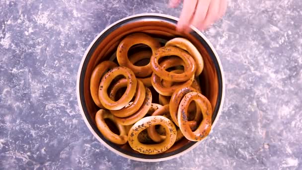 Niño Con Rosquillas Alimentos — Vídeo de stock