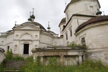 2007-08-12-17. Staritsa Rusya, Tver bölgesi Staritsa bölgesinin Yönetim Merkezi bir şehirdir. Şehir Valdai Upland Doğu eteklerinde yer alır. Uspensky Manastırı varsayımı, Trinity Katedrali ile. 
