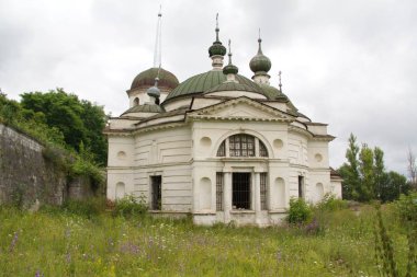 2007-08-12-17. Staritsa Rusya, Tver bölgesi Staritsa bölgesinin Yönetim Merkezi bir şehirdir. Şehir Valdai Upland Doğu eteklerinde yer alır. Uspensky Manastırı varsayımı, Trinity Katedrali ile. 