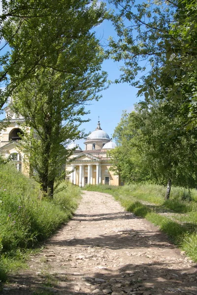 2007 スターリツァ トヴェリ地域のスターリツァ地区の行政の中心地 ロシアの都市であります バルダイ台地東部の郊外の街は 仮定は トリニティ大聖堂とウスペン スキー修道院 — ストック写真