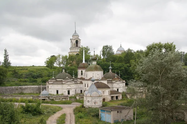 2007 スターリツァ トヴェリ地域のスターリツァ地区の行政の中心地 ロシアの都市であります バルダイ台地東部の郊外の街は 仮定は トリニティ大聖堂とウスペン スキー修道院 — ストック写真