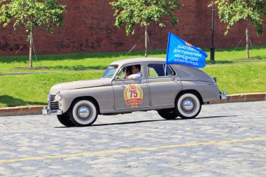 25 Ağustos 2015. Sakız-Autoralli Gorkyclassic. Bu ülkede - başında en büyük klasik ralli araba mükemmel hazırlanan yüz gelmektedir. Gaz, Zis, Zil, Moskvich ve Zaporozhets Kızıl Meydan üzerinde nadir modellerde sürücülerin başlatmak