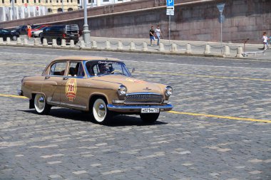 25 Ağustos 2015. Sakız-Autoralli Gorkyclassic. Bu ülkede - başında en büyük klasik ralli araba mükemmel hazırlanan yüz gelmektedir. Gaz, Zis, Zil, Moskvich ve Zaporozhets Kızıl Meydan üzerinde nadir modellerde sürücülerin başlatmak