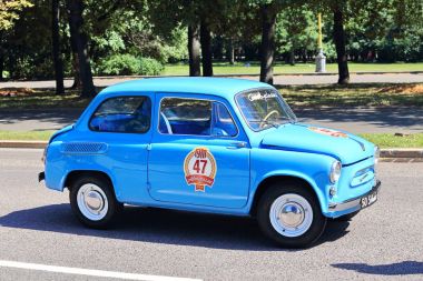26-Temmuz-2014 sakız-Autoralli Gorkyclassic. Bu ülkede - başında en büyük klasik ralli araba mükemmel hazırlanan yüz gelmektedir. Gaz, Zis, Zil, Moskvich ve Zaporozhets Kızıl Meydan üzerinde nadir modellerde sürücülerin başlatmak.