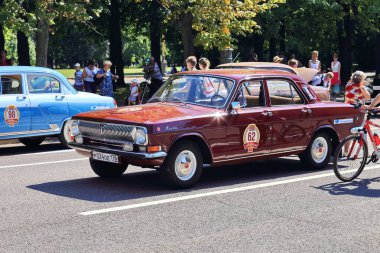 26-Temmuz-2014 sakız-Autoralli Gorkyclassic. Bu ülkede - başında en büyük klasik ralli araba mükemmel hazırlanan yüz gelmektedir. Gaz, Zis, Zil, Moskvich ve Zaporozhets Kızıl Meydan üzerinde nadir modellerde sürücülerin başlatmak.