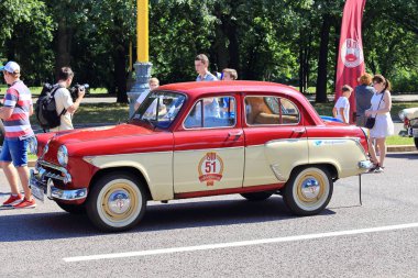 26-Temmuz-2014 sakız-Autoralli Gorkyclassic. Bu ülkede - başında en büyük klasik ralli araba mükemmel hazırlanan yüz gelmektedir. Gaz, Zis, Zil, Moskvich ve Zaporozhets Kızıl Meydan üzerinde nadir modellerde sürücülerin başlatmak.