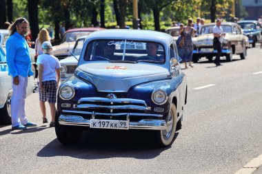 26-Temmuz-2014 sakız-Autoralli Gorkyclassic. Bu ülkede - başında en büyük klasik ralli araba mükemmel hazırlanan yüz gelmektedir. Gaz, Zis, Zil, Moskvich ve Zaporozhets Kızıl Meydan üzerinde nadir modellerde sürücülerin başlatmak.