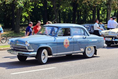 26-Temmuz-2014 sakız-Autoralli Gorkyclassic. Bu ülkede - başında en büyük klasik ralli araba mükemmel hazırlanan yüz gelmektedir. Gaz, Zis, Zil, Moskvich ve Zaporozhets Kızıl Meydan üzerinde nadir modellerde sürücülerin başlatmak.