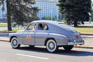 26-Temmuz-2014 sakız-Autoralli Gorkyclassic. Bu ülkede - başında en büyük klasik ralli araba mükemmel hazırlanan yüz gelmektedir. Gaz, Zis, Zil, Moskvich ve Zaporozhets Kızıl Meydan üzerinde nadir modellerde sürücülerin başlatmak.