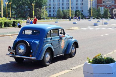26-Temmuz-2014 sakız-Autoralli Gorkyclassic. Bu ülkede - başında en büyük klasik ralli araba mükemmel hazırlanan yüz gelmektedir. Gaz, Zis, Zil, Moskvich ve Zaporozhets Kızıl Meydan üzerinde nadir modellerde sürücülerin başlatmak.