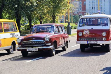 26-Temmuz-2014 sakız-Autoralli Gorkyclassic. Bu ülkede - başında en büyük klasik ralli araba mükemmel hazırlanan yüz gelmektedir. Gaz, Zis, Zil, Moskvich ve Zaporozhets Kızıl Meydan üzerinde nadir modellerde sürücülerin başlatmak.