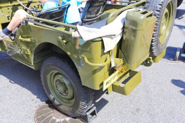 Moskova, Sakharov Avenue, 8 Ağustos 2015. Eski şehir otobüsler, arabalar ve diğer yardımcı malzemeleri yıllık Sergisi. Düzenleyen Mosgortrans.