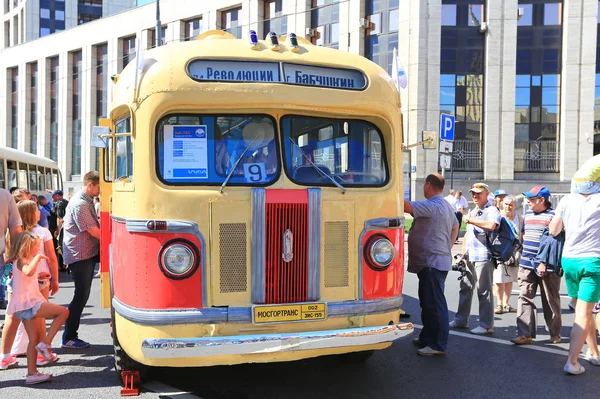 Moskova Sakharov Avenue Ağustos 2015 Eski Şehir Otobüsler Arabalar Diğer — Stok fotoğraf