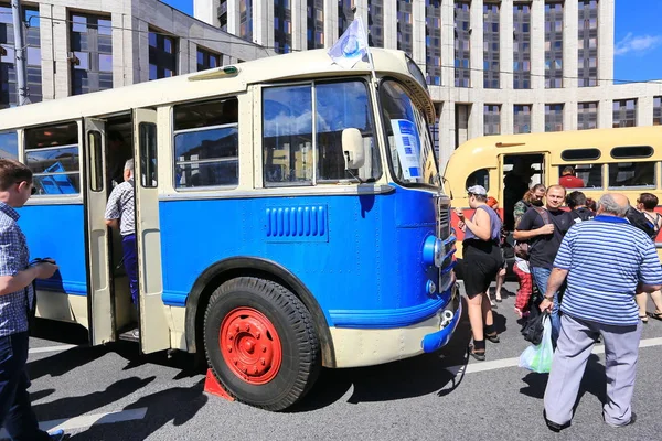 Moscú Avenida Sajarov Agosto 2015 Exposición Anual Autobuses Urbanos Antiguos —  Fotos de Stock