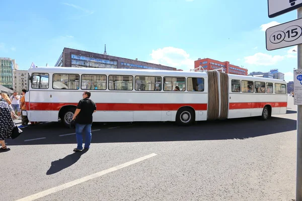 Moskwa Sacharow Avenue Sie 2015 Coroczna Wystawa Starych Miejskich Autobusów — Zdjęcie stockowe