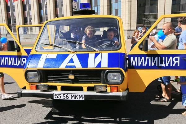 모스크바의 Sakharov 애비뉴 2015 자동차 전시회 주최자 Mosgortrans — 스톡 사진