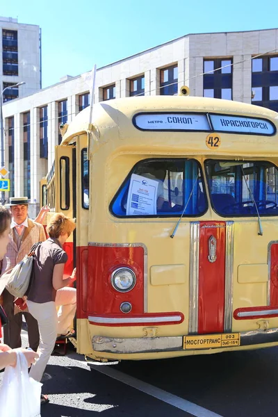 Moscú Avenida Sajarov Agosto 2015 Exposición Anual Autobuses Urbanos Antiguos —  Fotos de Stock