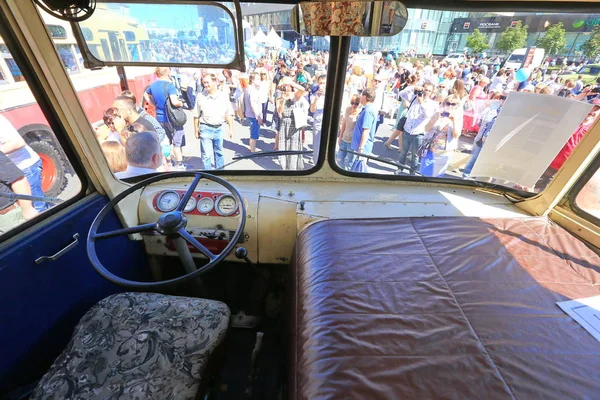 Moskau Sacharow Allee August 2015 Jährliche Ausstellung Alter Stadtbusse Autos — Stockfoto