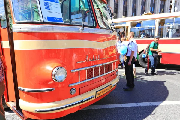 Москва Проспект Сахарова Августа 2015 Ежегодная Выставка Старых Городских Автобусов — стоковое фото
