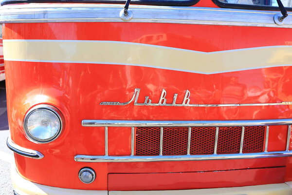 Москва, проспект Сахарова, 8 августа 2015 г. Ежегодная выставка старых городских автобусов, автомобилей и другого вспомогательного оборудования. Организатор Mosgortrans
.