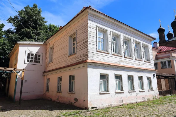 俄国莫斯科 Krutitskaya 楼Krutitskoye Podvorye 历史古迹 始建于百年 先是作为寺院 而后为 Sarsky Podonsky — 图库照片