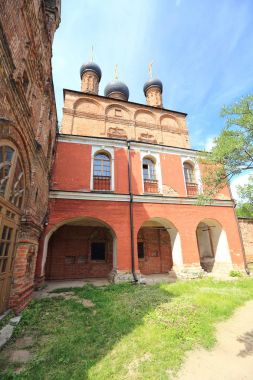 Rusya, Moskova, Krutitskaya, 13 ev. Krutitskoye Podvorye tarihi anıt, XIII yüzyıl önce bir manastır ve sonra Sarsky ve Podonsky köşkü olarak kurdu. XVII. yüzyılın mimari bir anıt.