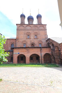 Rusya, Moskova, Krutitskaya, 13 ev. Krutitskoye Podvorye tarihi anıt, XIII yüzyıl önce bir manastır ve sonra Sarsky ve Podonsky köşkü olarak kurdu. XVII. yüzyılın mimari bir anıt.