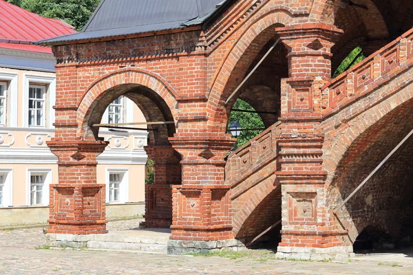 러시아 모스크바 Krutitskaya Krutitskoye Podvorye 역사적인 기념물 수도원로 그리고 Sarsky와 — 스톡 사진