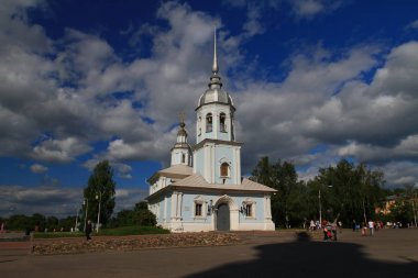 12 Haziran 2000. Eski Rus Vologda gerçek turist inci var. Şehrin çok sayıda kiliseler, farklı mimari tarzlarda inşa vardır. Kremlin Meydanı ve Vologda Kremlin. Vologda ahşap mimarisi. Sophia Cathedral.