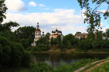 12 Haziran 2000. Eski Rus Vologda gerçek turist inci var. Şehrin çok sayıda kiliseler, farklı mimari tarzlarda inşa vardır. Kremlin Meydanı ve Vologda Kremlin. Vologda ahşap mimarisi. Sophia Cathedral.