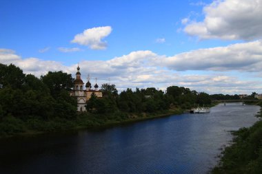 12 Haziran 2000. Eski Rus Vologda gerçek turist inci var. Şehrin çok sayıda kiliseler, farklı mimari tarzlarda inşa vardır. Kremlin Meydanı ve Vologda Kremlin. Vologda ahşap mimarisi. Sophia Cathedral.