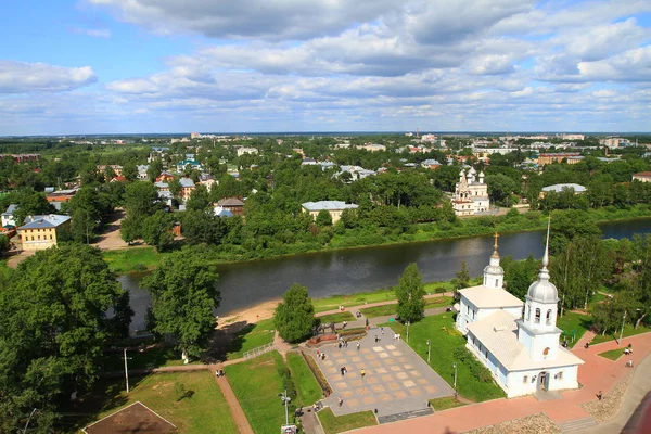 2000 古代ロシア ヴォログダは実際の観光真珠です 都市にはさまざまな建築様式で建てられた教会の数が多い クレムリン広場 ヴォログダ クレムリン ヴォログダの木造建築 ソフィア大聖堂 — ストック写真