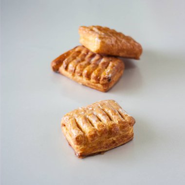 Tatlı olarak da elmalı börek. 