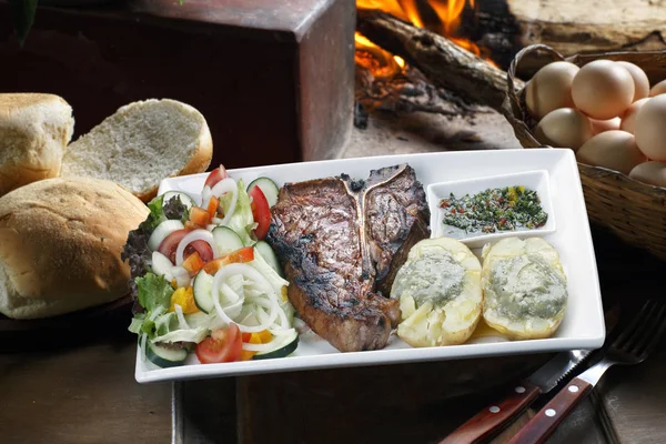T-bone steak with vegetables — Stock Photo, Image