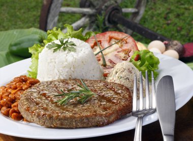Hamburger eti pilav ile 