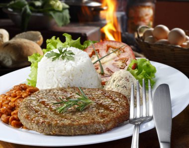 Hamburger eti pilav ile 