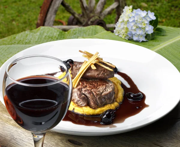 Filet mignon in sauce — Stock Photo, Image