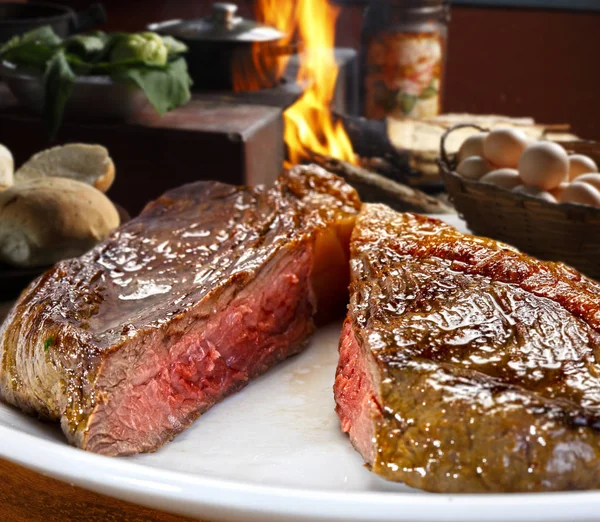 牛ステーキのグリル — ストック写真