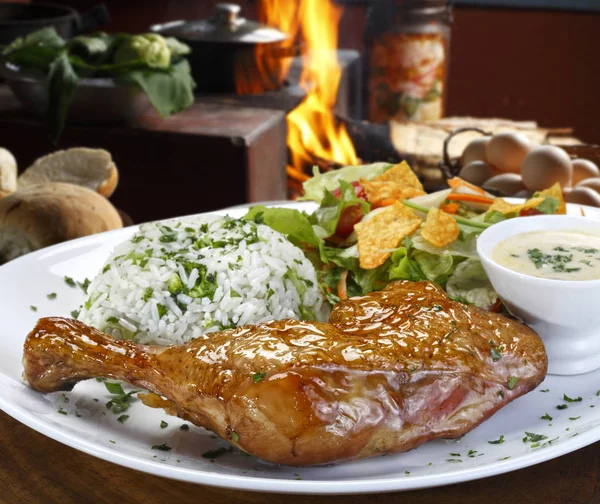 Pollo asado con verduras — Foto de Stock